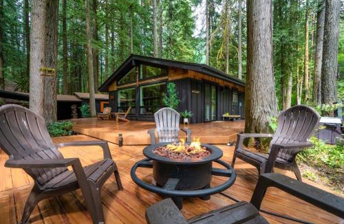 Zigzag House | Forest Cabin Retreat - Dog Friendly - Hot Tub