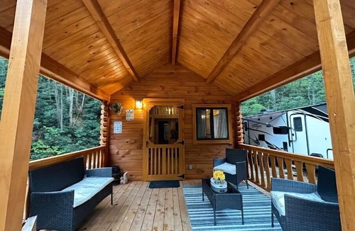 Mountain City Cabin | Forest Getaway