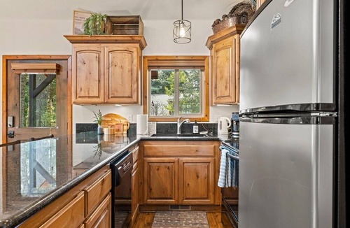 McCall Cabin | Forest Views | King Bed | Fireplace | Pet Friendly