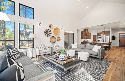Sunriver Cabin | Forestbrook Stay with Access to Exclusive Golf