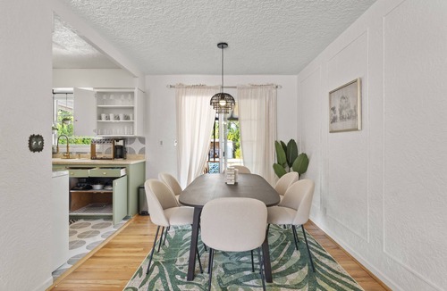 Vancouver Heights House | Fort Adobe 10 mins to Airport Large fenced Yard