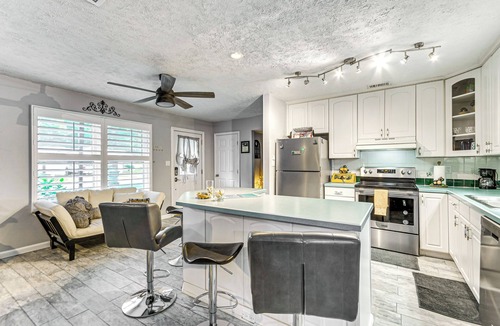 Wright House | Fort Walton Beach Home w/Pool: 5 Mi to Beach!