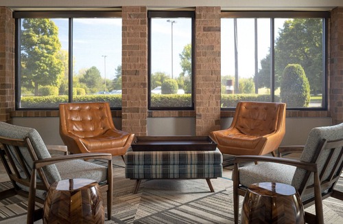 Brown Deer Hotel | Four Points by Sheraton Milwaukee North Shore