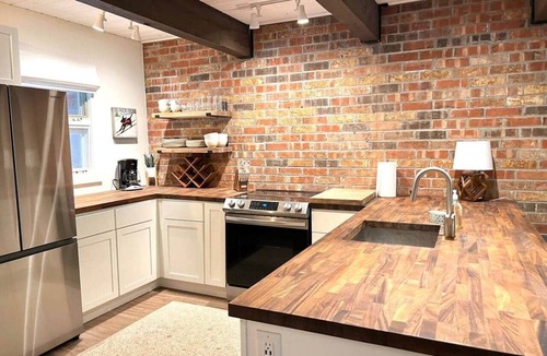 Stowe Area Apartment | Fox Den