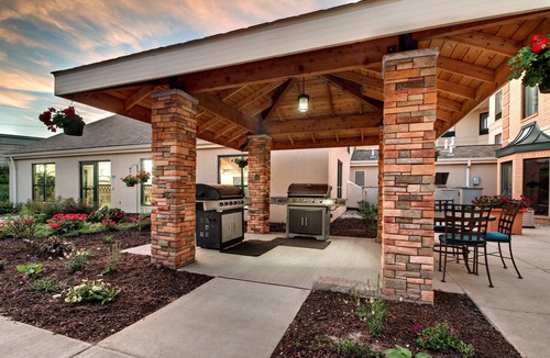Middleton Apartment | Free Breakfast. Pool. Downtown Location. Great for Business Travelers!