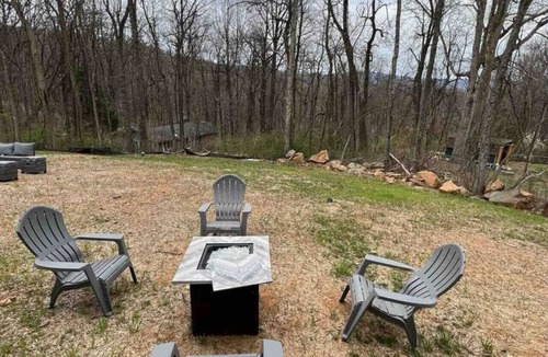 Front Royal House | Front Royal 5 bdrm 4 bth National park w/driveway