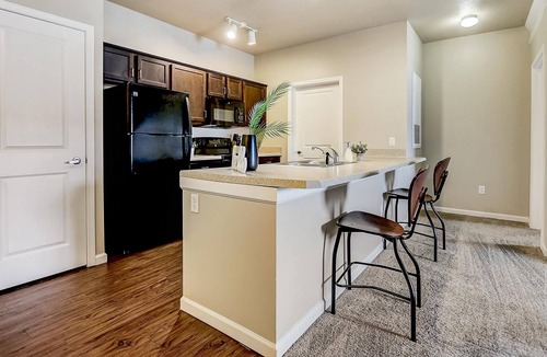 Roseland Apartment | Frontdesk | 2 BR Near Notre Dame