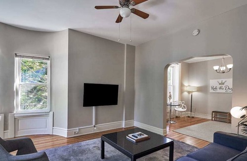 Wrightwood Neighbors Apartment | Frontdesk | Bright Open 3 BR Apt in West DePaul