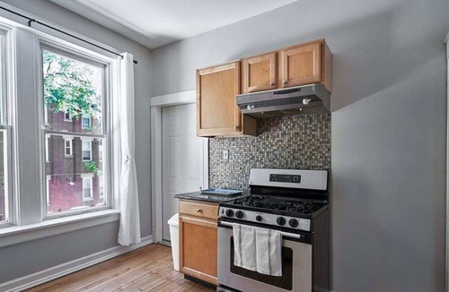 Wrightwood Neighbors Apartment | Frontdesk | Bright Open 3 BR Apt in West DePaul