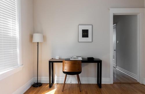 Roscoe Village Apartment | FRONTDESK Modern 2 BR Apt with Lake View