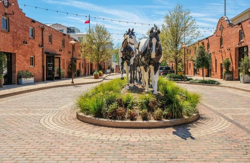 Fort Worth Cultural District Apartment | FRONTDESK West 7th District Apts Fort Worth