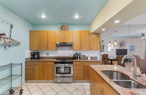 Key West Condo | Frost Free at 1800 Atlantic overlooking Smathers Beach top and the sunrise