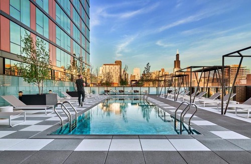 West Loop Apartment | Fulbrix Bright Designer Apartments with West Loop Views