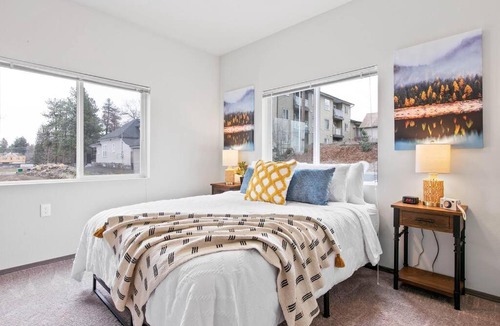 South Perry District Apartment | Full ADA Unit - 2 Bed 2 Bath Unit Near Downtown