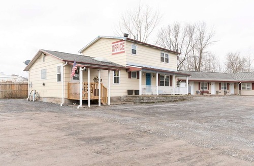 Seneca Falls Apartment | Full Bed | Non Smoking