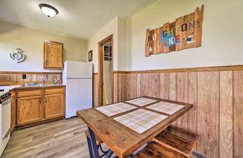 Houghton Lake Cabin | Full Cabin: Steps to the Lake! PET FRIENDLY!