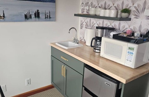 Astoria Bed & Breakfast | Full river views on the water of Pier 39