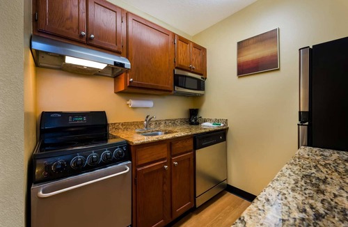 Novi Apartment | Fully Equipped Suite w/Kitchen & Outdoor Access Near Top Detroit Attractions