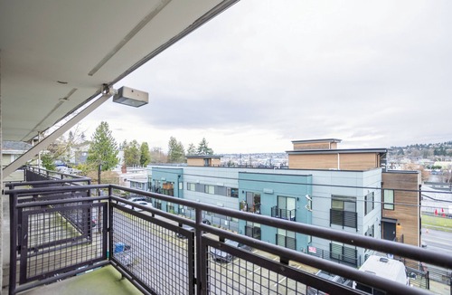 North Queen Anne Apartment | Fully Furnished Private Room in Queen Anne Seattle