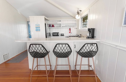 Shinnecock Hills House | Fun and Chic Southampton Waterfront Cottage