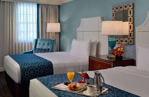 French Quarter Hotel | Fun and Comfort in French Quarter! 2 Comfortable Units, Pets Allowed, Pool!
