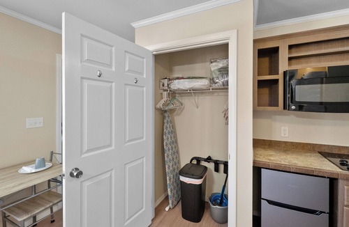 Sunshine Apartment | Furnished Executive Suite Near DOW + Shintech - C1
