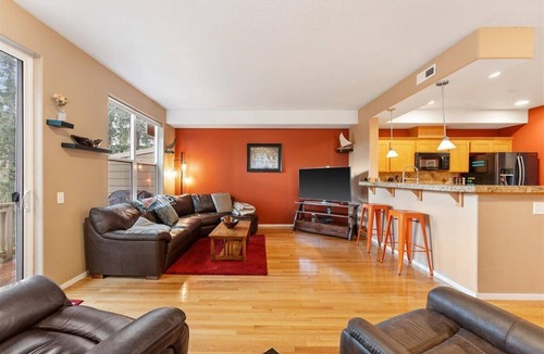 Hillsboro House | Furnished Short-term Townhome in Amberglen of Beaverton