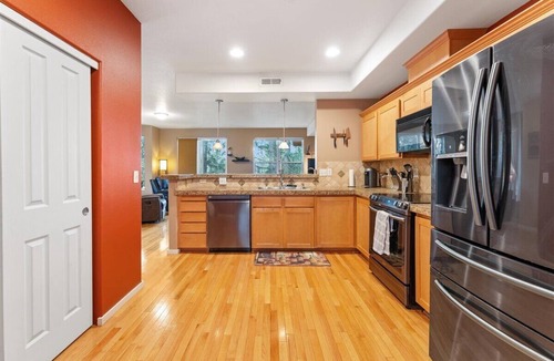 Hillsboro House | Furnished Short-term Townhome in Amberglen of Beaverton
