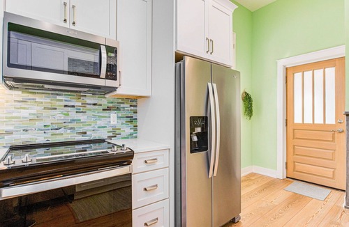 Old East Hill Cottage | Gadsden Hideaway: Historic Downtown Luxury in East Hill Preservation District