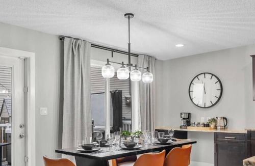 Northwest Edmonton House | Game Night Retreat - HotTub - AC - FireTable - BBQ - Kingbed