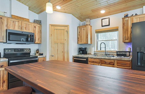 Park Falls Cabin | Game Room & Dock: Lakefront Park Falls Getaway