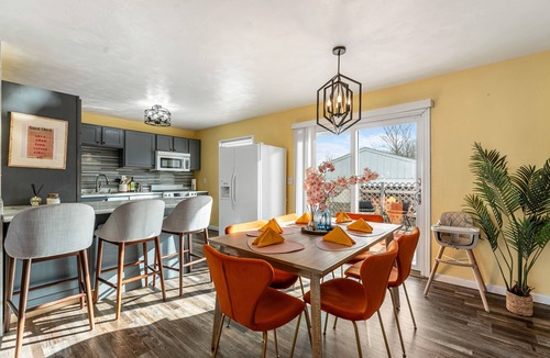 South Bend House | Game Room - Firepit - V-ball -10 min to Notre Dame