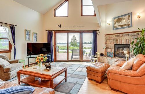 Coldwater House | Garage Game Room, Bar: Coldwater Lake House!