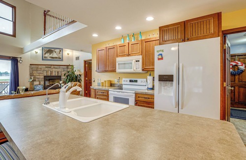Coldwater House | Garage Game Room, Bar: Coldwater Lake House!