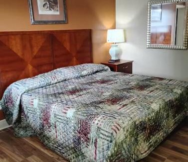 Baton Rouge Apartment | Gated - 1 King Bed 1 Bath Apt with Full Kitchen 107