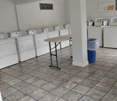 Baton Rouge Apartment | Gated 1 King BR 1 Bath Apt with Full Kitchen 123