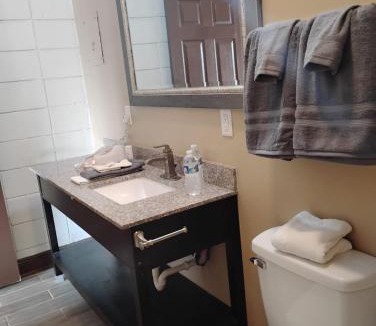 Baton Rouge Apartment | Gated - 2 Double Bed Studio with Full Kitchen 114