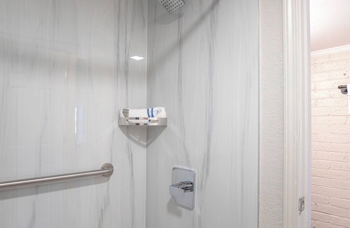 Graham Hotel | Gateway Inn
