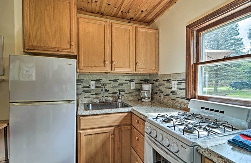 Charlevoix Cabin | Gateway to Boyne Mtn! 'Nestle by Lake' Cottage