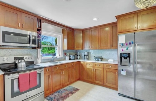 Mastic Beach House | Gateway to the Hamptons in Mastic Beach Entire home in Mastic Beach, New York.