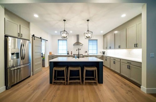 Surf Pines House | Gearhart Getaway: Hot Tub + Walk to the Beach