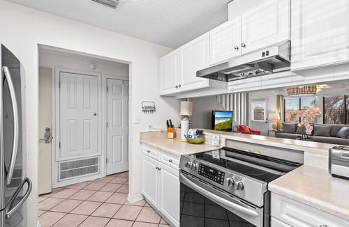 Sugar Beach House | 🌊🌴Geaux Coastal | Charming 2BR Home | Steps to Private Beach Access