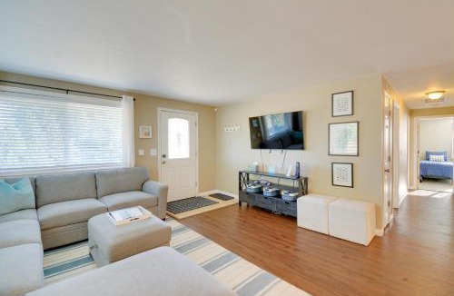 Gig Harbor House | Gig Harbor Vacation Rental Home: 1 Mi to Uptown!
