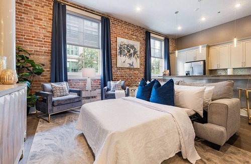 Arts/Warehouse District Condo | ✨GLAM MEETS DOWNTOWN HISTORIC CHARMER✨Spacious Corner Condo with Sleeper Sofa | The Stella