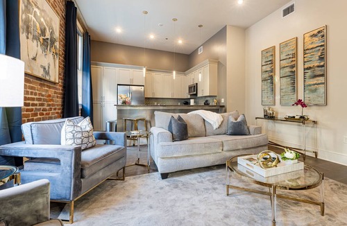 Arts/Warehouse District Condo | ✨GLAM MEETS DOWNTOWN HISTORIC CHARMER✨Spacious Corner Condo with Sleeper Sofa | The Stella