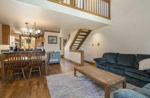 Truckee House | Gold Bend 5111 by Tahoe Mountain Properties