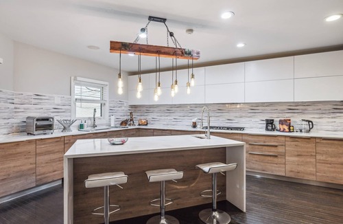 Gold Coast Apartment | Gold Coast Villa next to Oak Street Beach