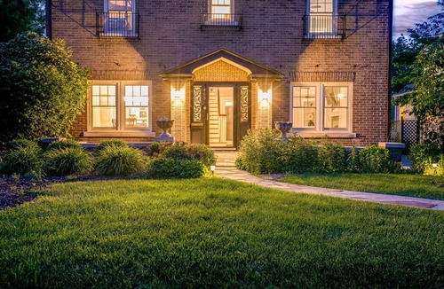 Northshore Triangle House | Golden Dome Getaway: Hot Tub, Cinema, Fire Pit!