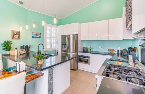 Villa Primera House | Golf Cart + Elevator: Retreat 1 Block to Beach