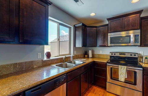 Moses Lake House | Golf course getaway on 5th hole, across from Potholes State Park - dog-friendly